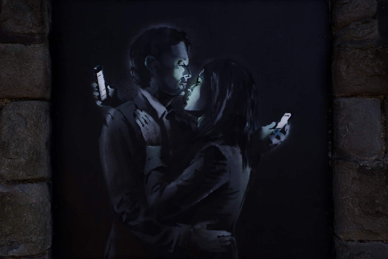 mobile-lovers-01