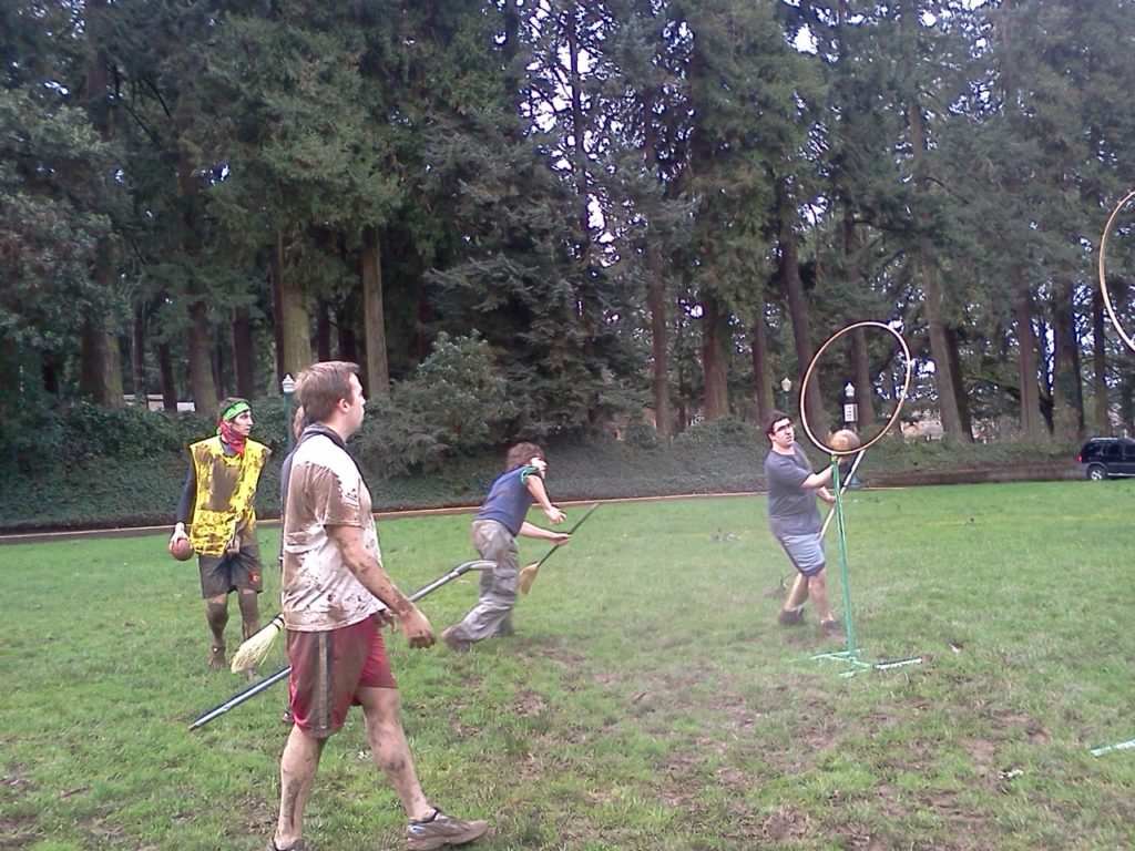 Beim Quidditch, der Typ in der Mitte bin ich